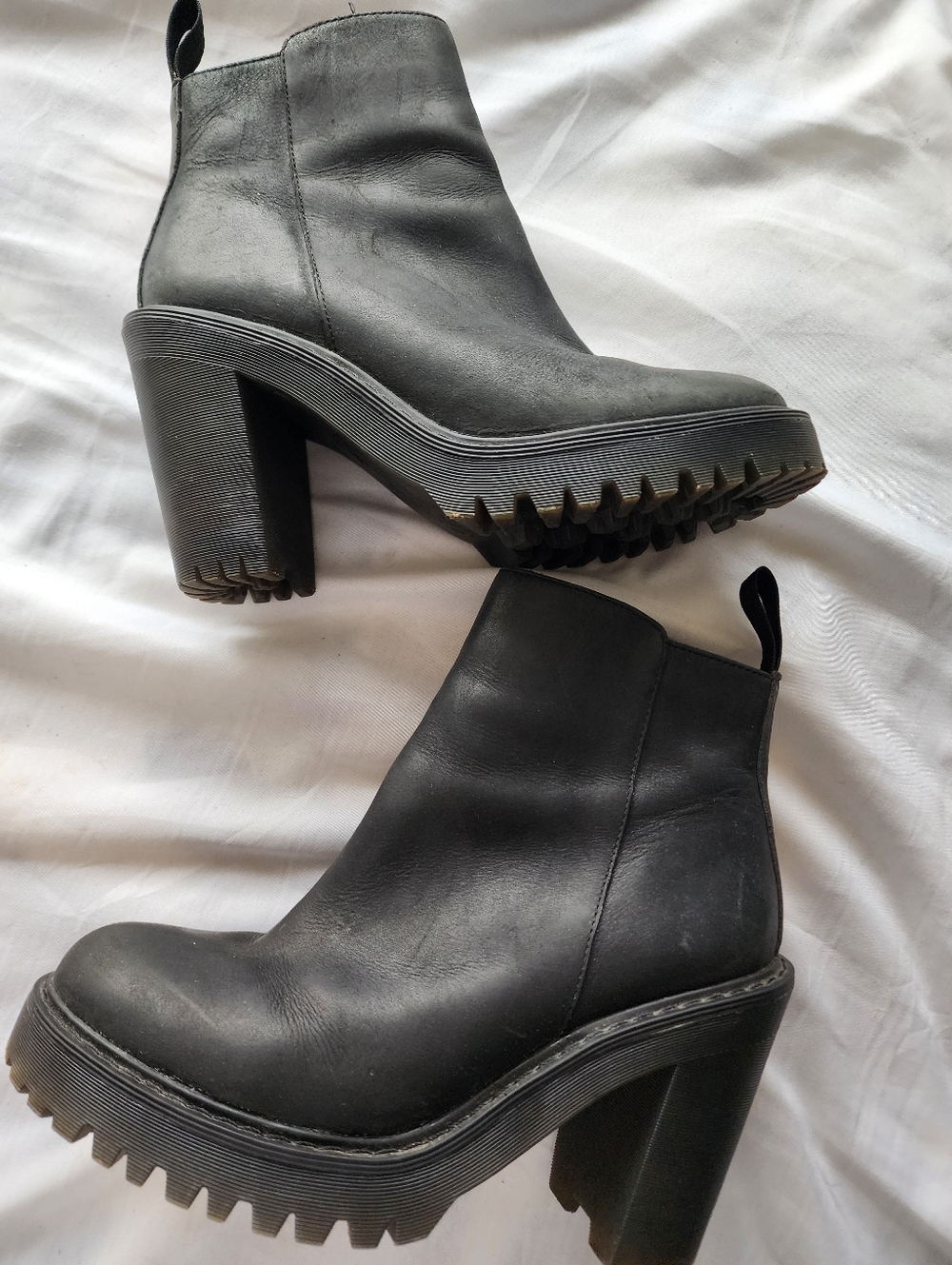 Dr. Martens Magdalena Heeled Ankle Boots. Size 7 - Picture 3 of 6